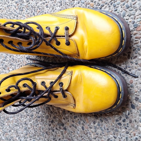 Dr. Martens 1460 *cp* Yellow Smooth Leather Combat Boots Mens 10.5 Womens 12.5 - Picture 2 of 7